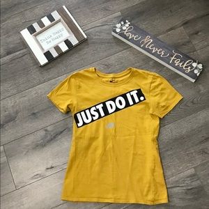 Nike women’s shirt